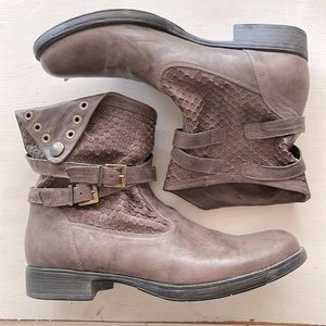 Nero Giardini leather/snakeskin grain taupe ankle boots 40/9